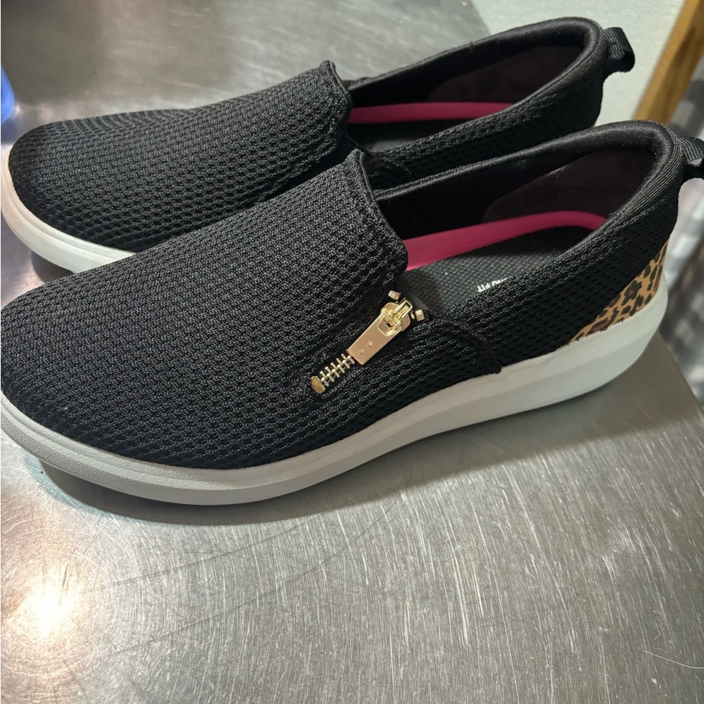 Ryka Ally Black and Leopard, zipper detail